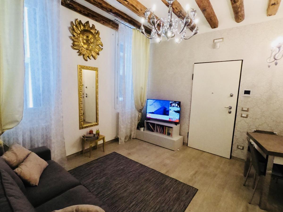 البندقية San Stae Charming Apartment Gran Canal المظهر الخارجي الصورة